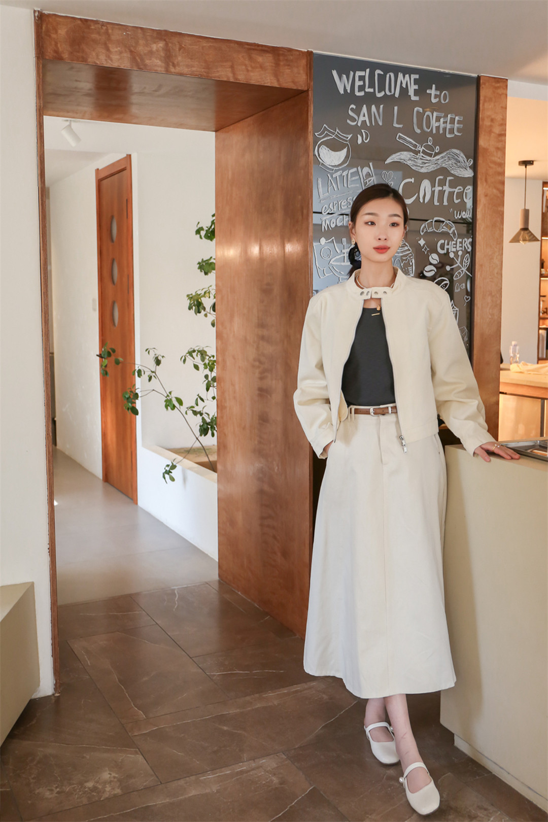 珲春市欧亚延百购物中心白月品牌女装店.jpg