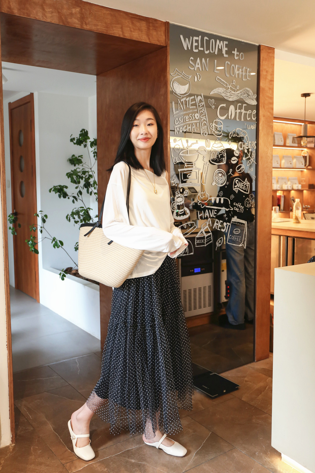 2025年白月女装的穿搭公式‌‌刚柔叠穿法则‌.jpg