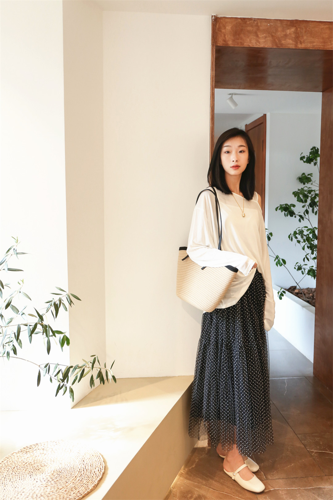 2025年白月女装的穿搭公式‌‌刚柔叠穿法则‌.jpg