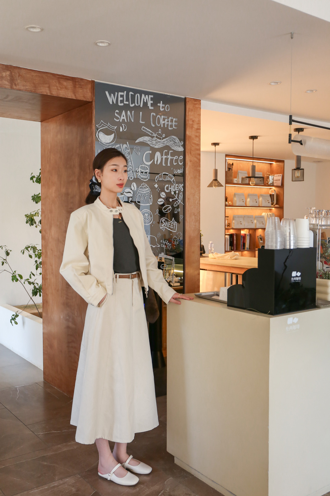 珲春市欧亚延百购物中心白月品牌女装店.jpg