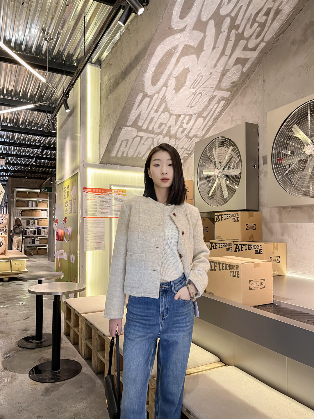 吉林市丰满区吉林大街白月女装欧亚城店.jpg