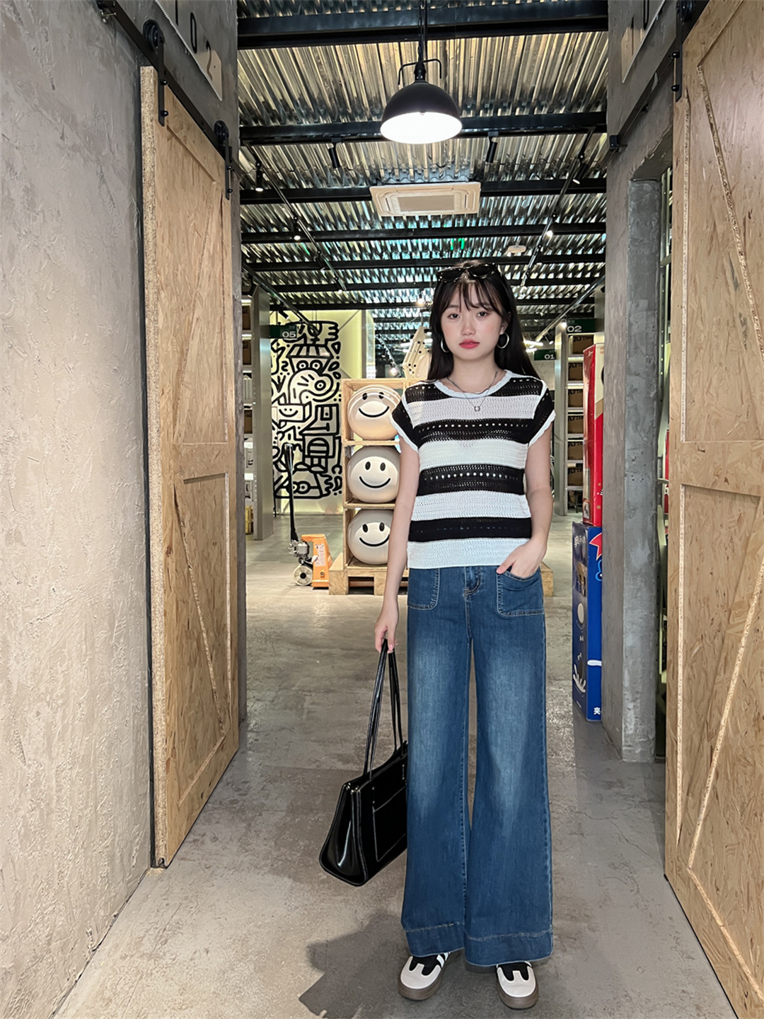 大连市中山区胜利广场千城女时装连锁店.jpg