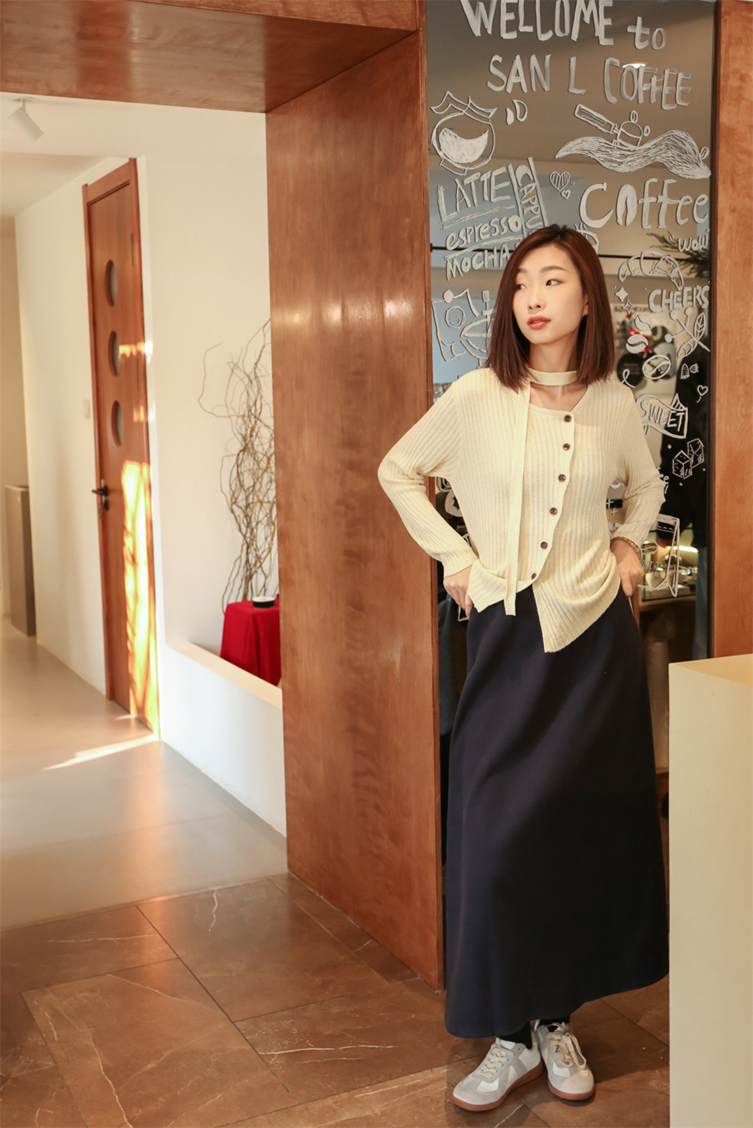 吉林省白城欧亚购物中心白月女装连锁店.jpg