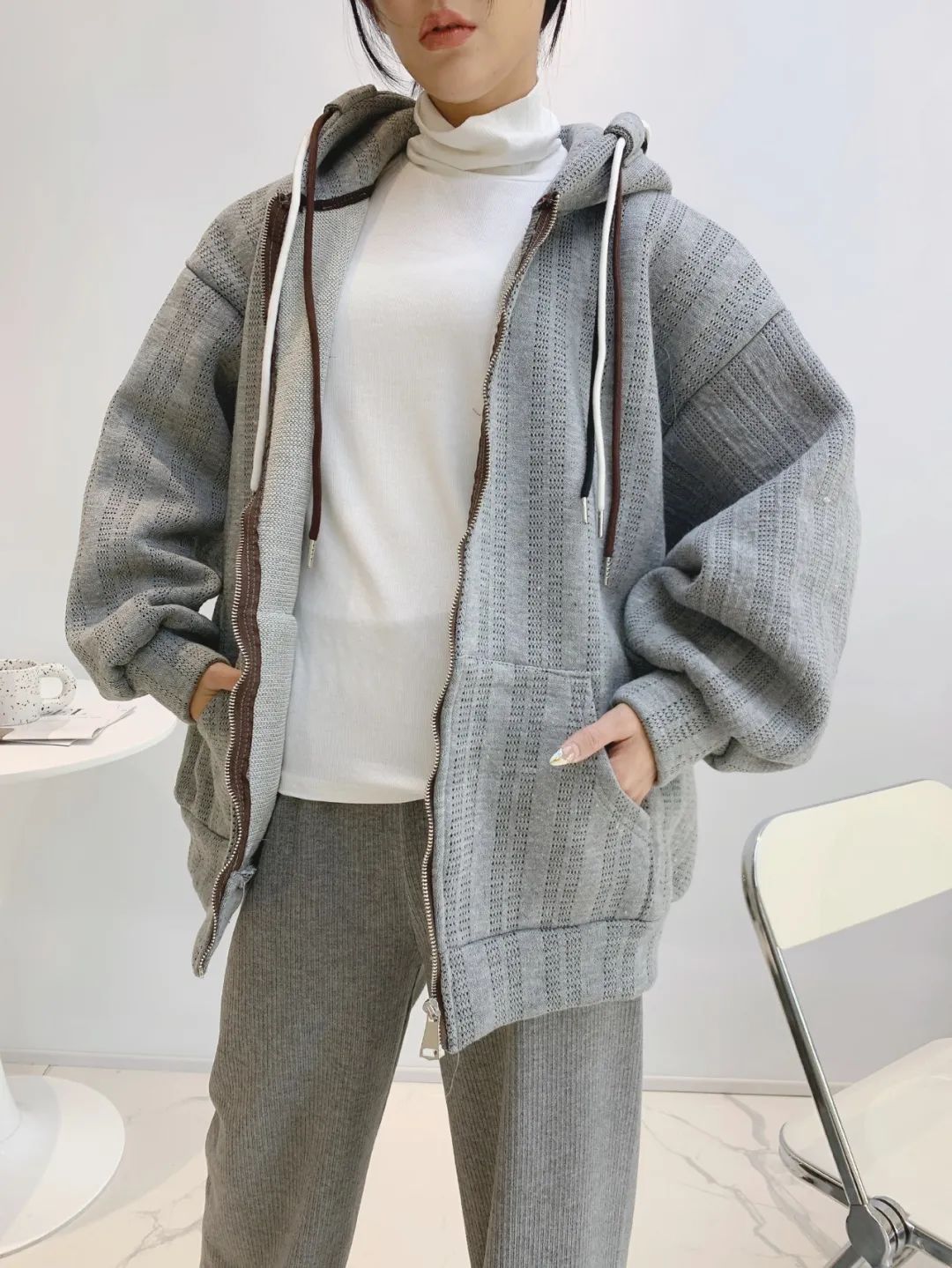 2022年新款秋冬季流行女装短款外套.jpg