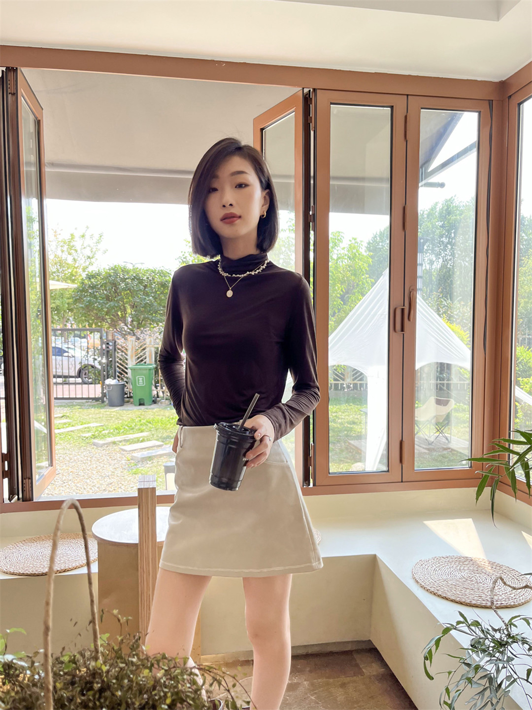 抚顺市新抚区浑河路万达广场白月女装店.jpg