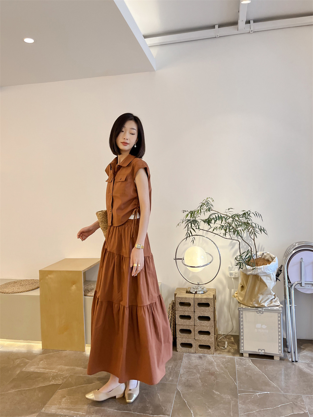 保定市竞秀区万达广场步行街白月品牌女装店