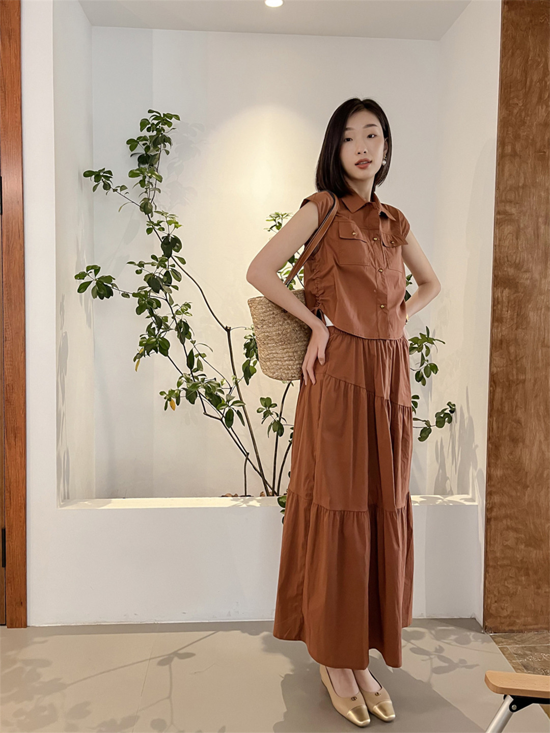 保定市竞秀区万达广场步行街白月品牌女装店