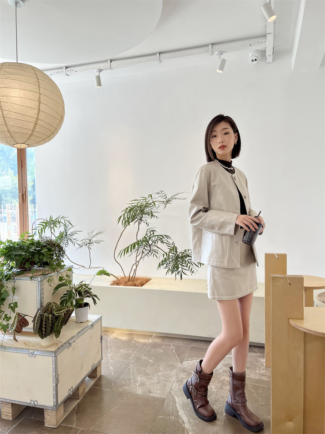 抚顺市新抚区浑河路万达广场白月女装店.jpg