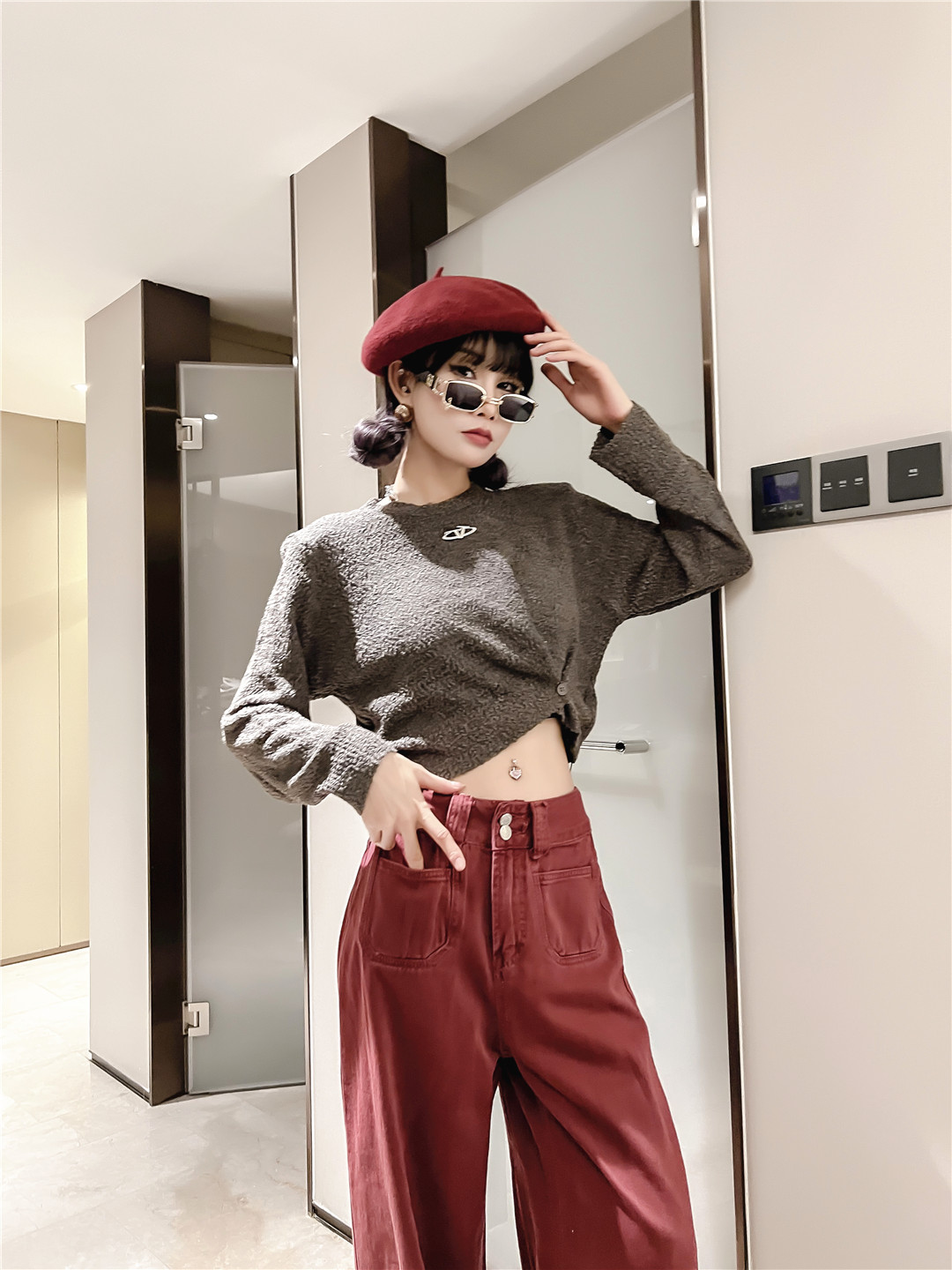 千城时尚女装羽绒服和时尚女装羊绒长款大衣来搭配.jpg