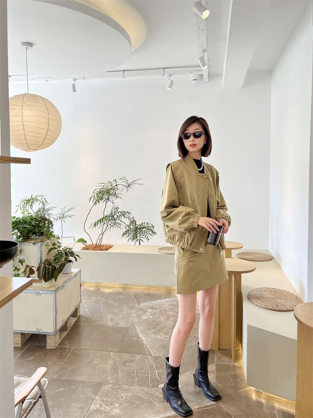 抚顺市新抚区浑河路万达广场白月女装店.jpg
