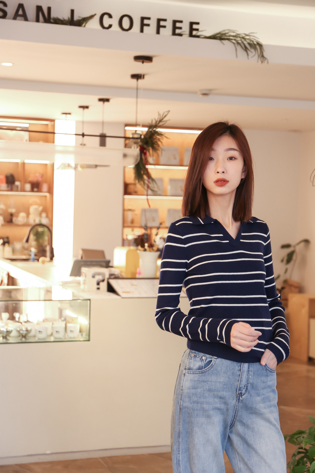 长春市欧亚万豪购物中心白月女装连锁店.jpg