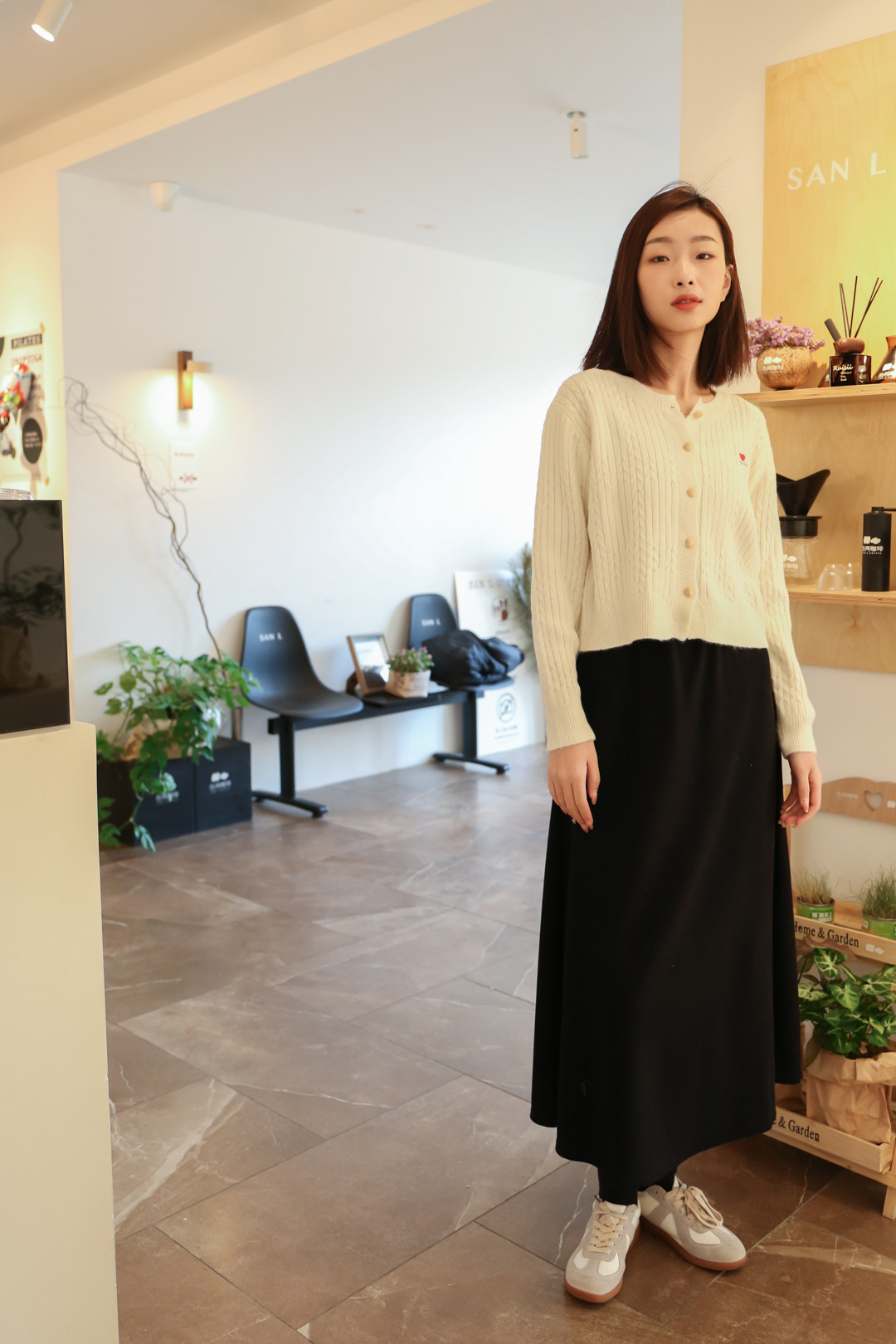 吉林省白城欧亚购物中心白月女装连锁店.jpg