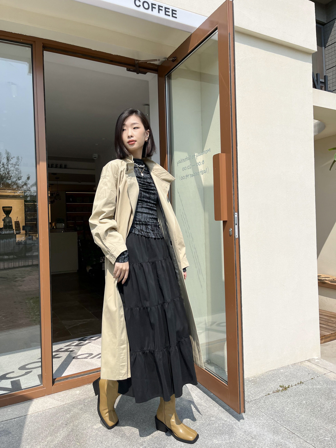 抚顺市新抚区浑河路万达广场白月女装店.jpg