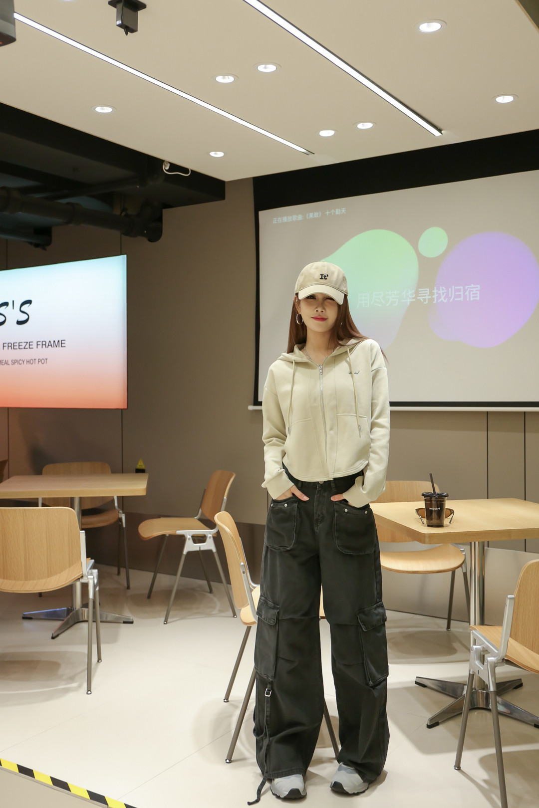 辽宁省丹东市振兴区万达广场千城女装店.jpg