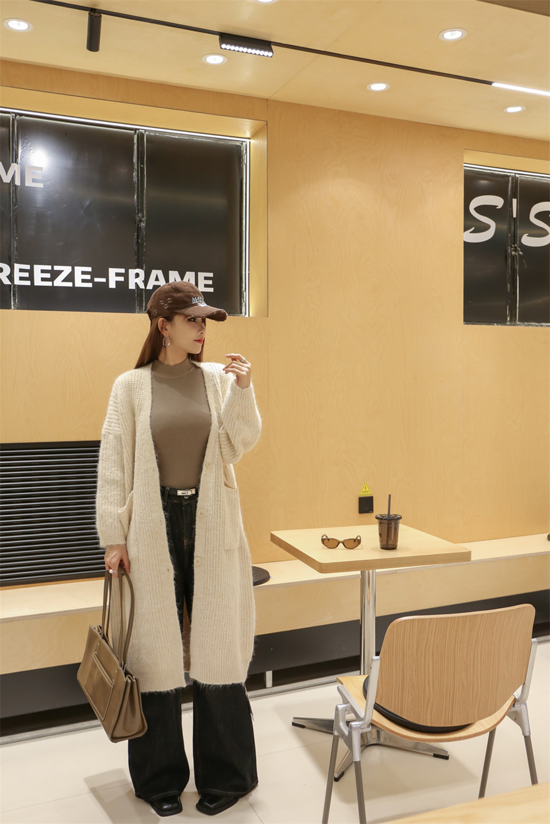 辽宁省丹东市振兴区万达广场千城女装店.jpg