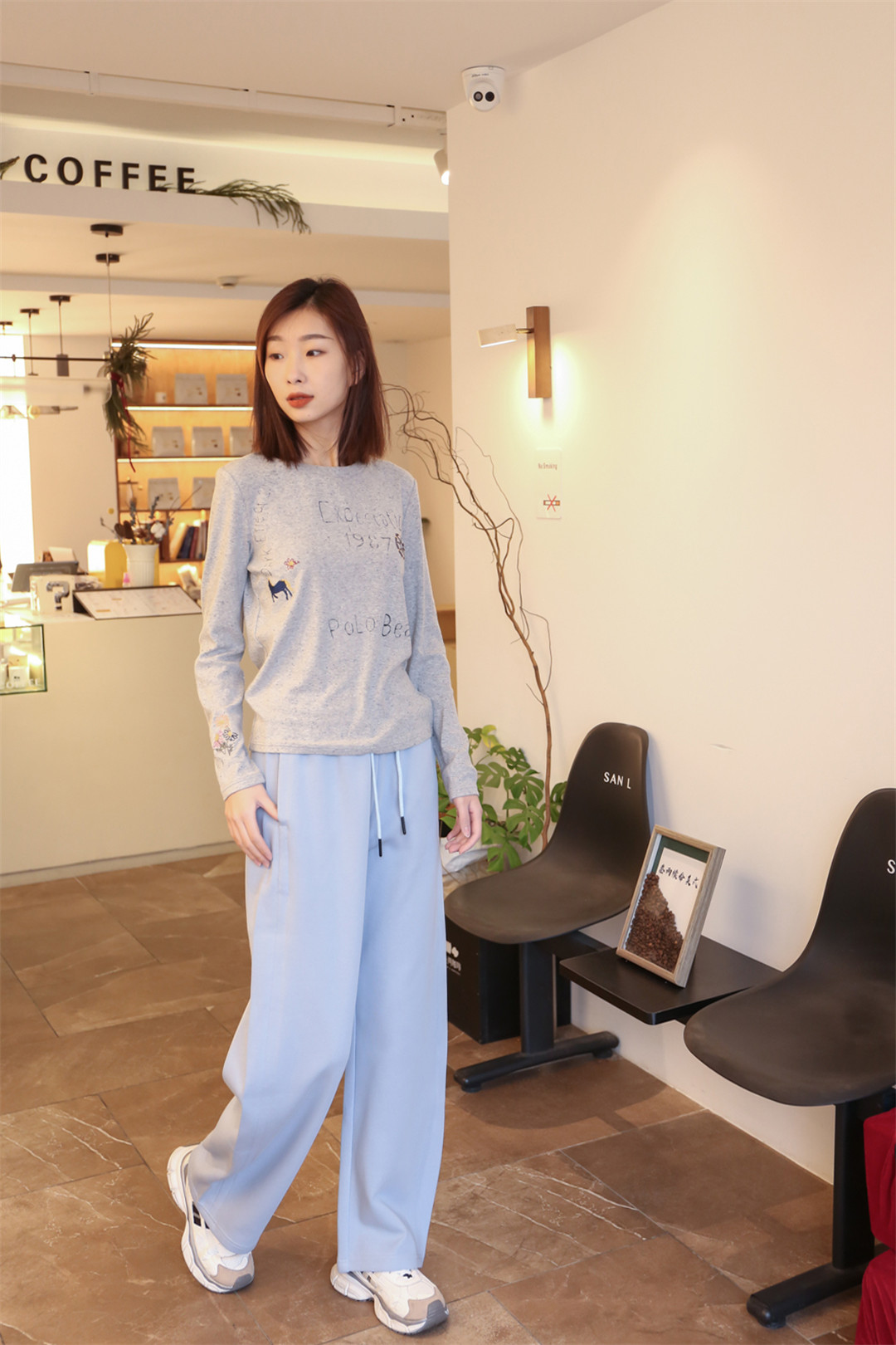 长春市欧亚万豪购物中心白月女装连锁店.jpg