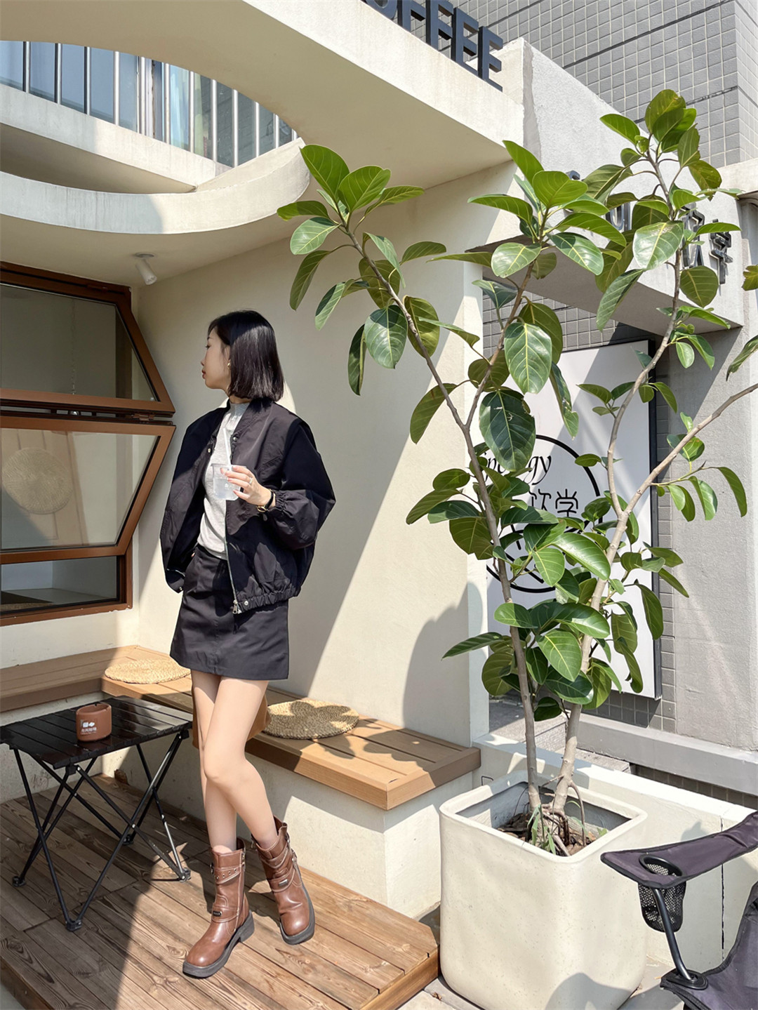 抚顺市新抚区浑河路万达广场白月女装店.jpg