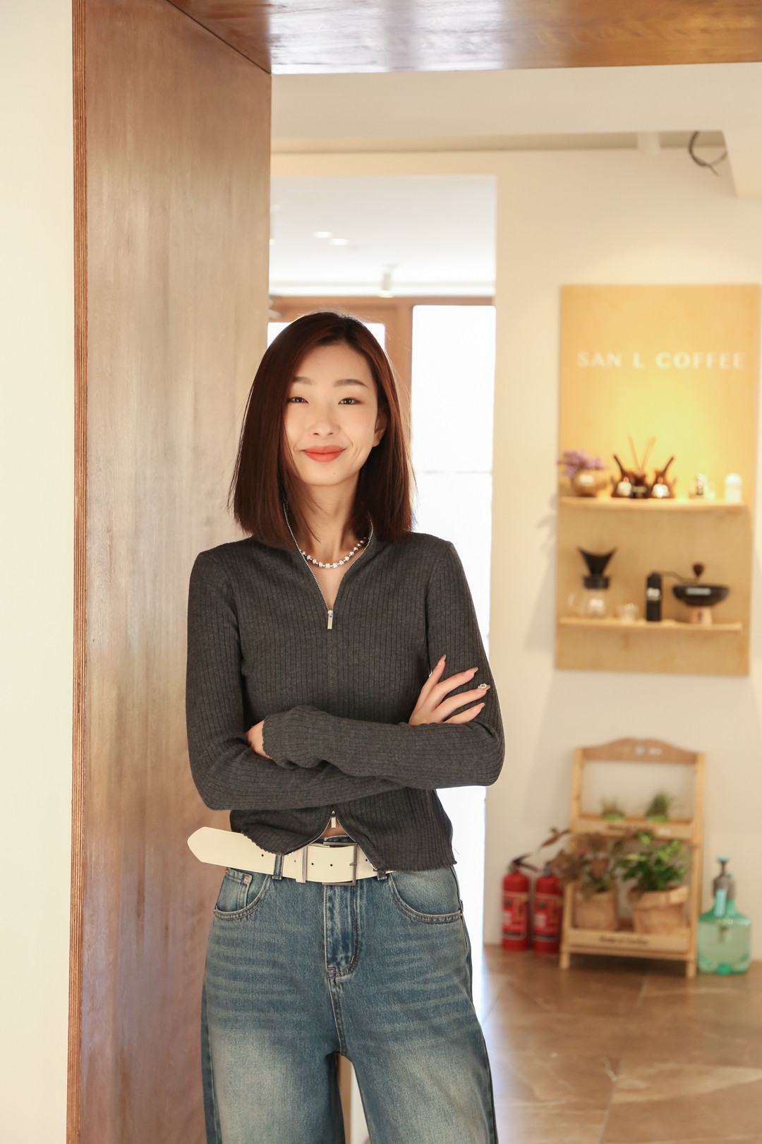 吉林省白城欧亚购物中心白月女装连锁店.jpg