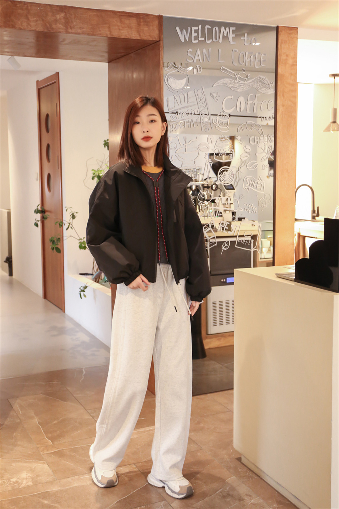 长春市欧亚万豪购物中心白月女装连锁店.jpg