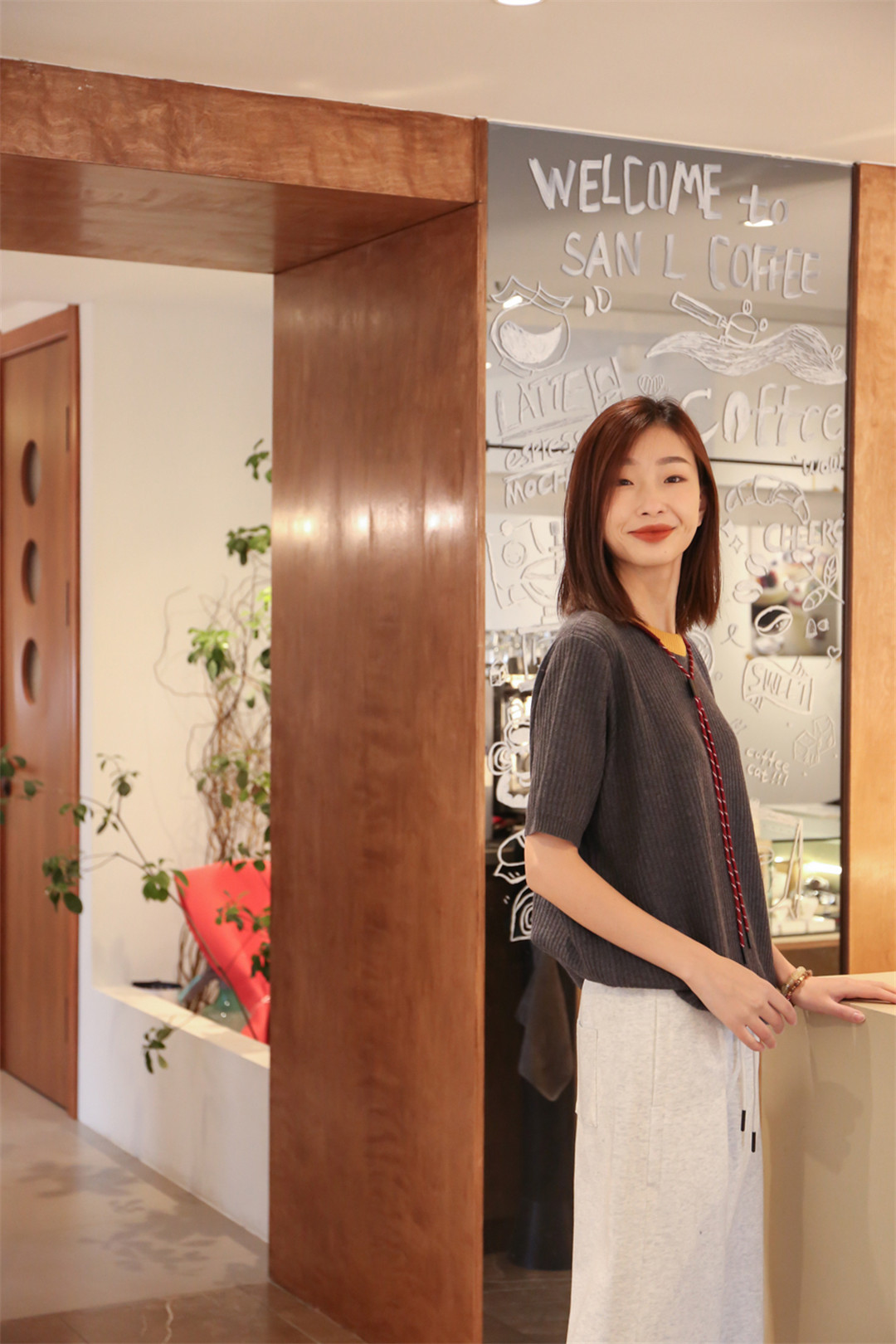 长春市欧亚万豪购物中心白月女装连锁店.jpg