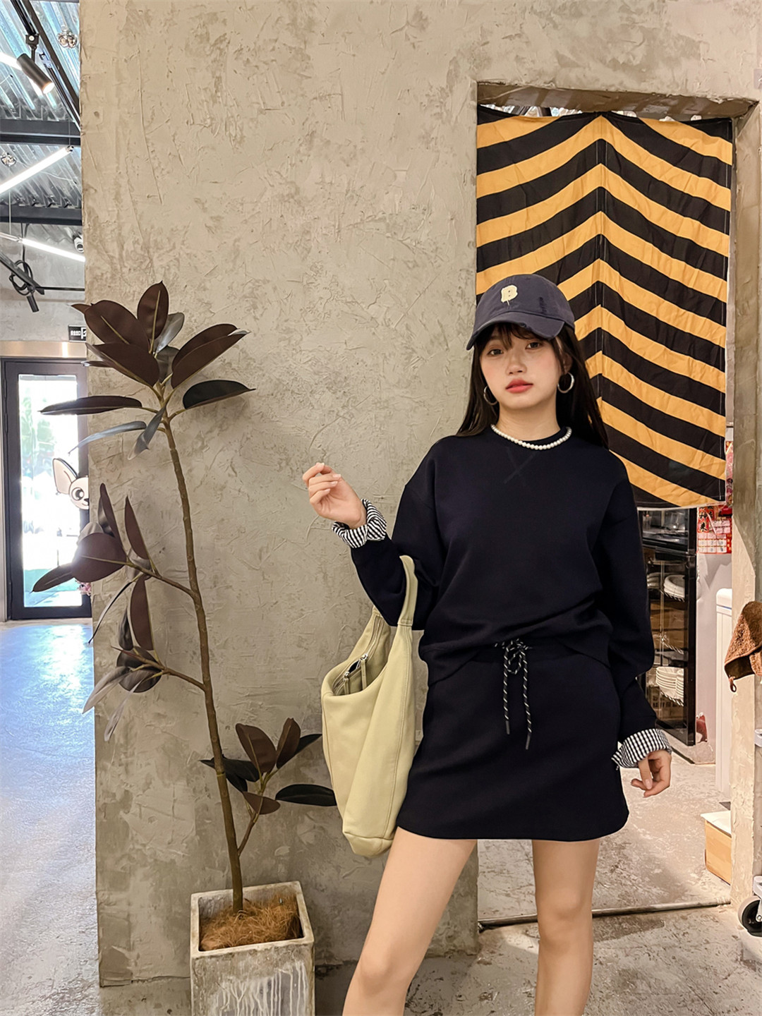 大连市中山区胜利广场千城女时装连锁店.jpg