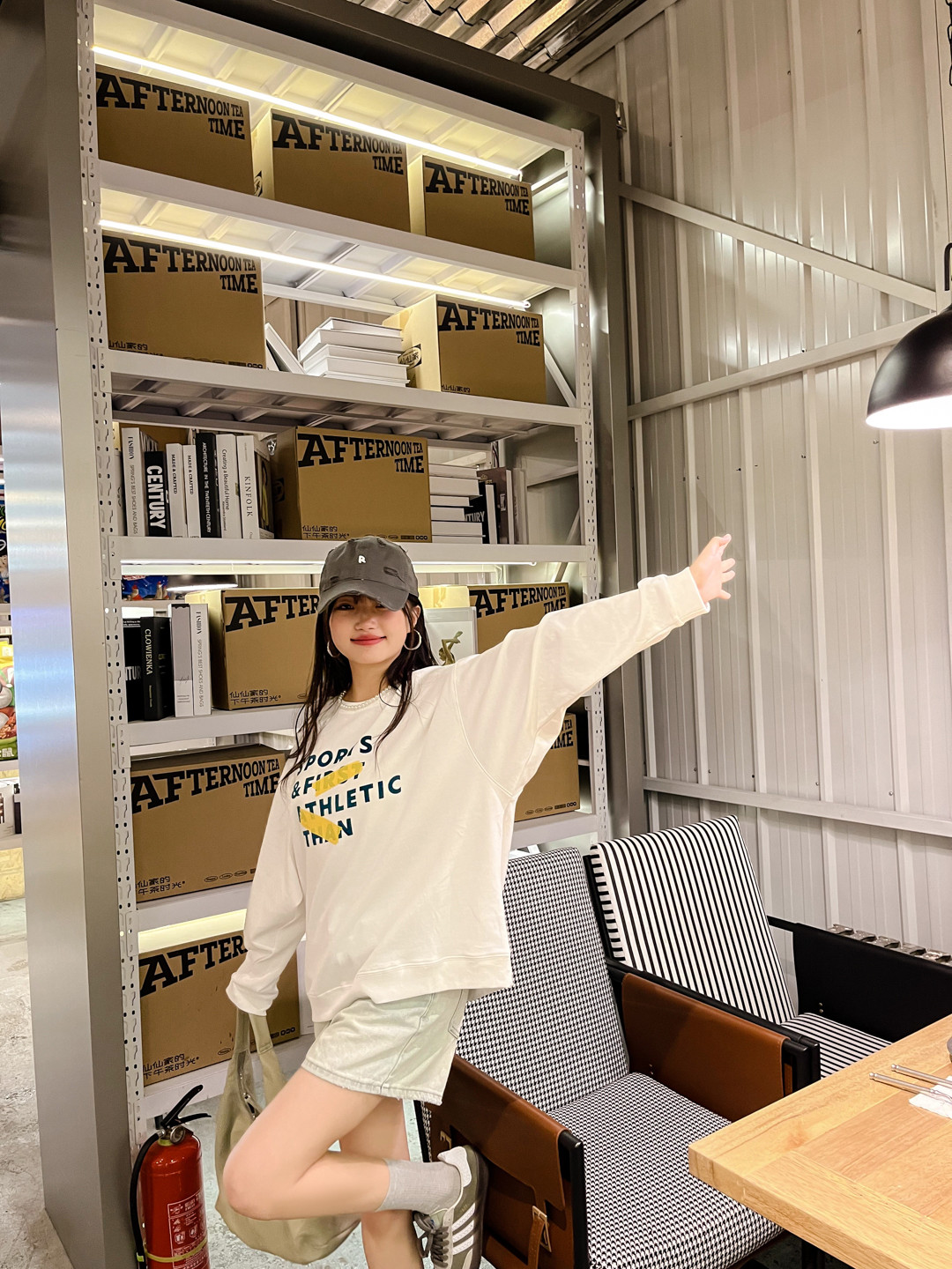 大连市中山区胜利广场千城女时装连锁店.jpg
