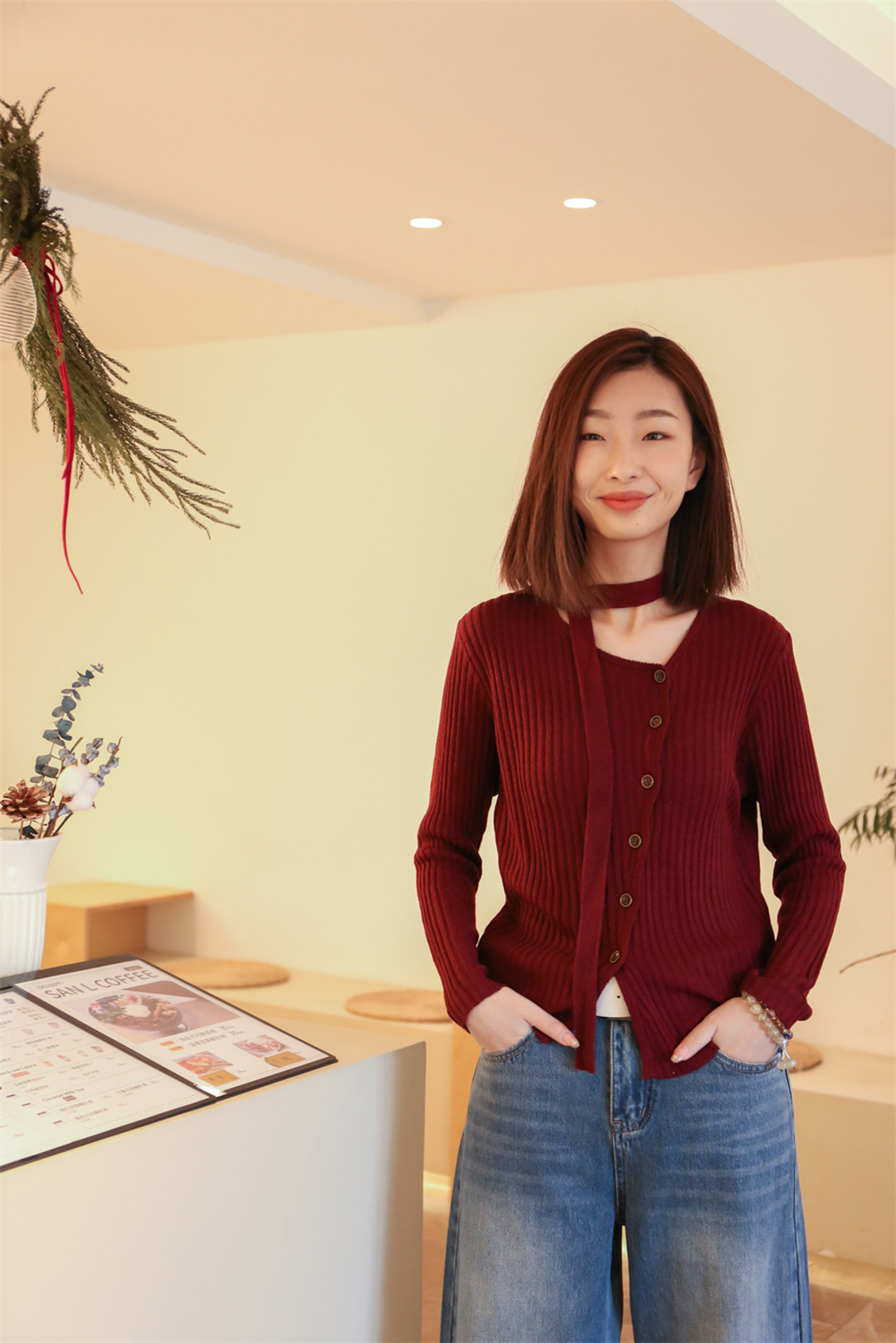 吉林省白城欧亚购物中心白月女装连锁店.jpg