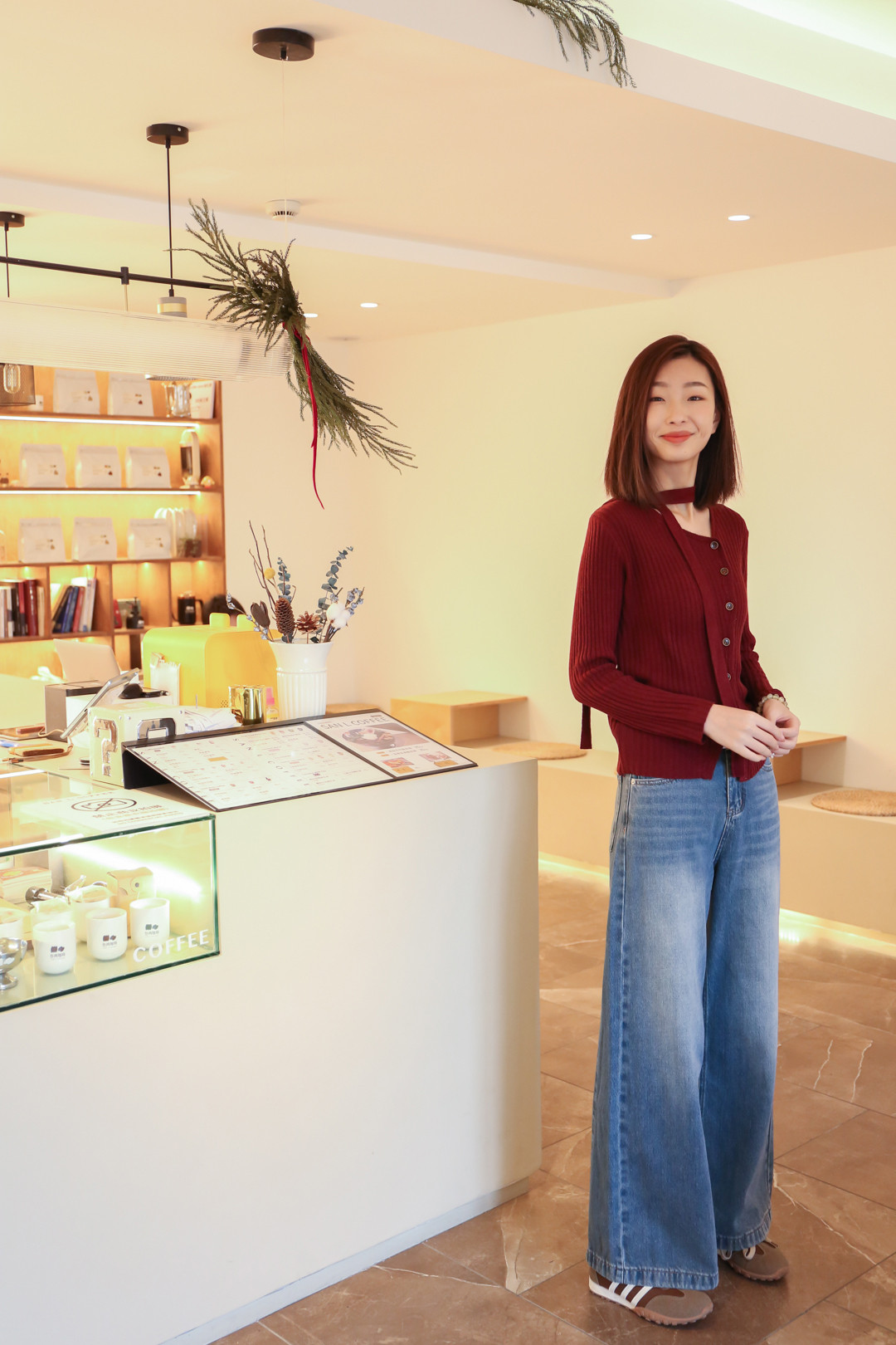 吉林省白城欧亚购物中心白月女装连锁店.jpg