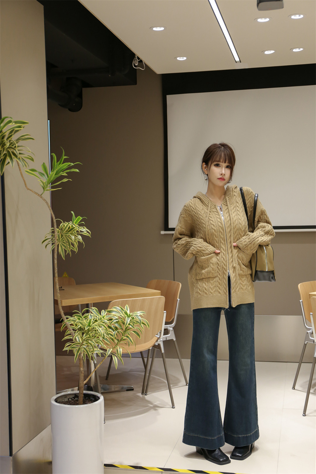辽宁省锦州市太和区万达广场千城女装店.jpg