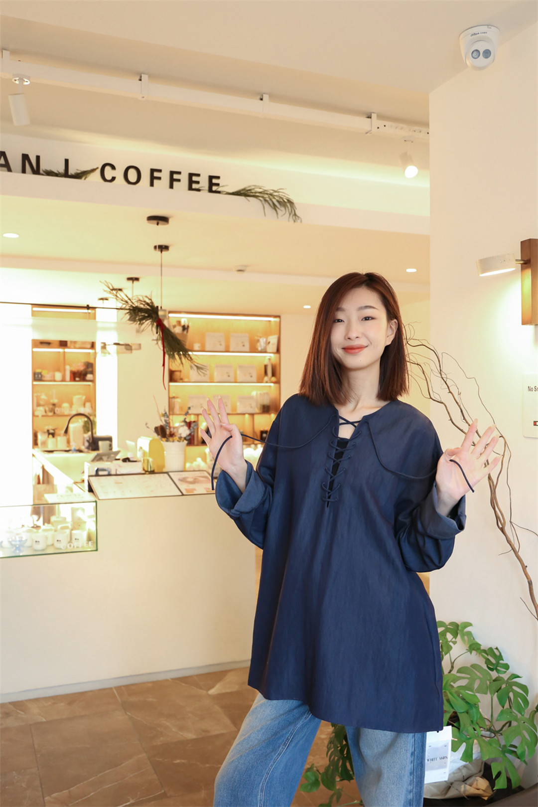 吉林省白城欧亚购物中心白月女装连锁店.jpg