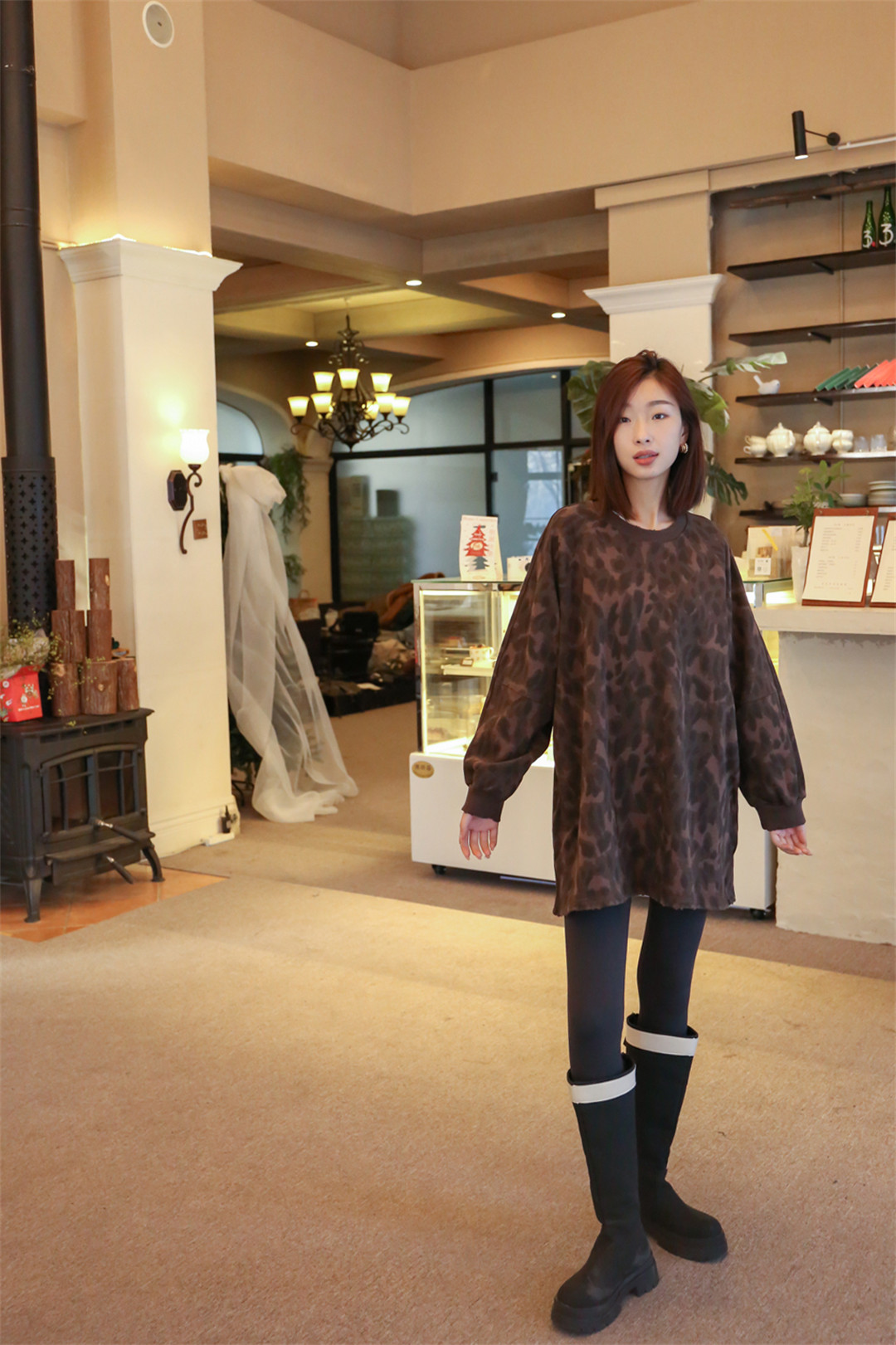 吉林省四平欧亚购物中心白月品牌女装店.jpg