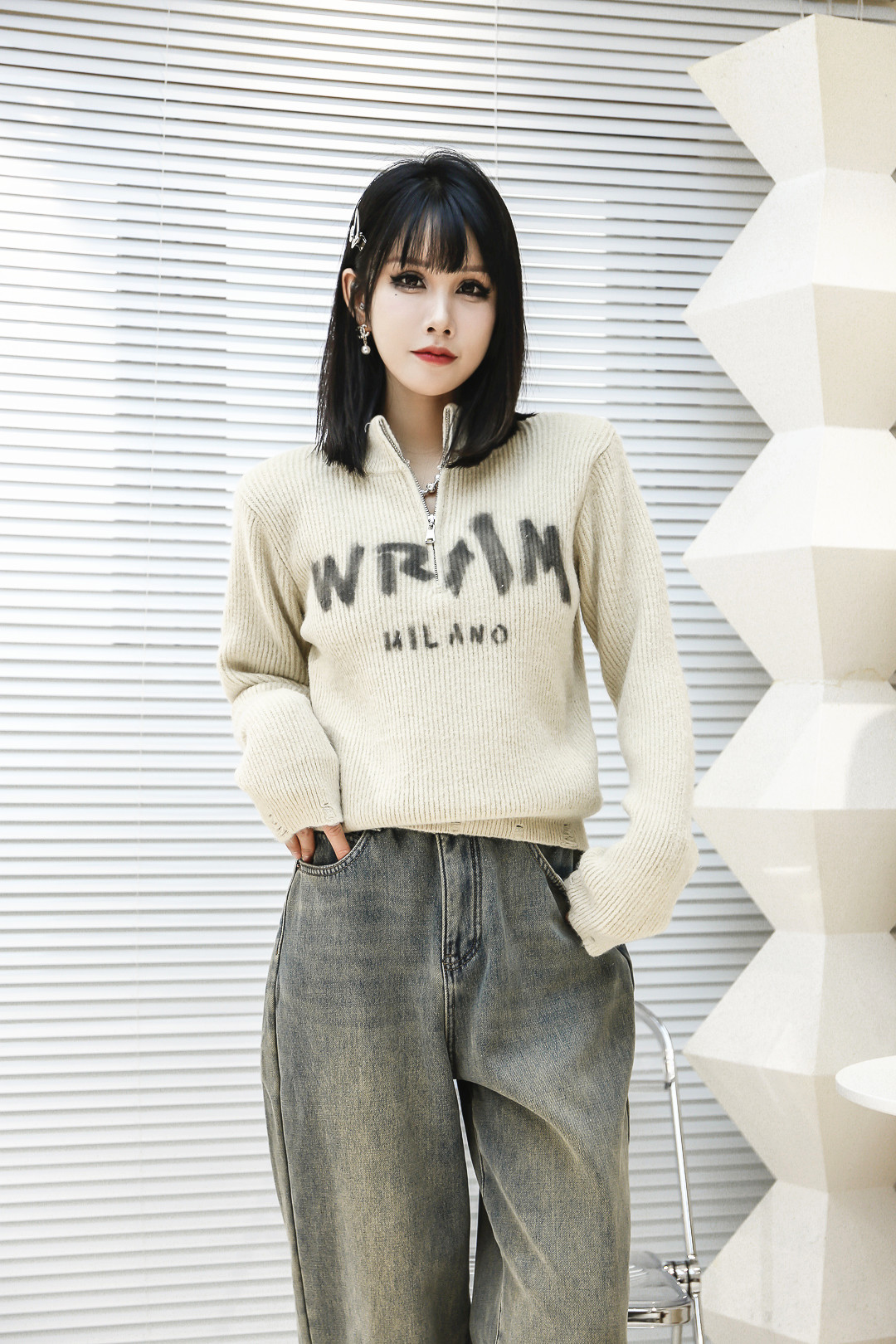THOUSAND CITY的冬季新款时尚女装，为你呈现羽绒服、牛仔裤与毛织衫的完美搭配