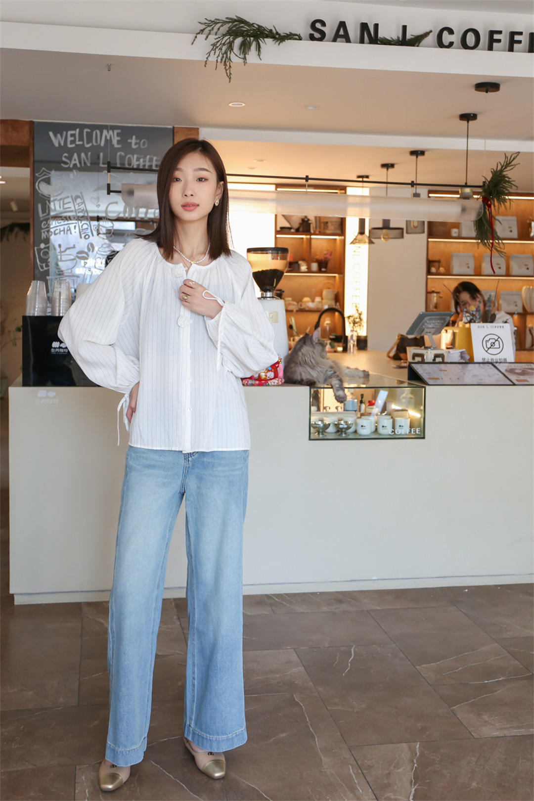 珲春市欧亚延百购物中心白月品牌女装店.jpg