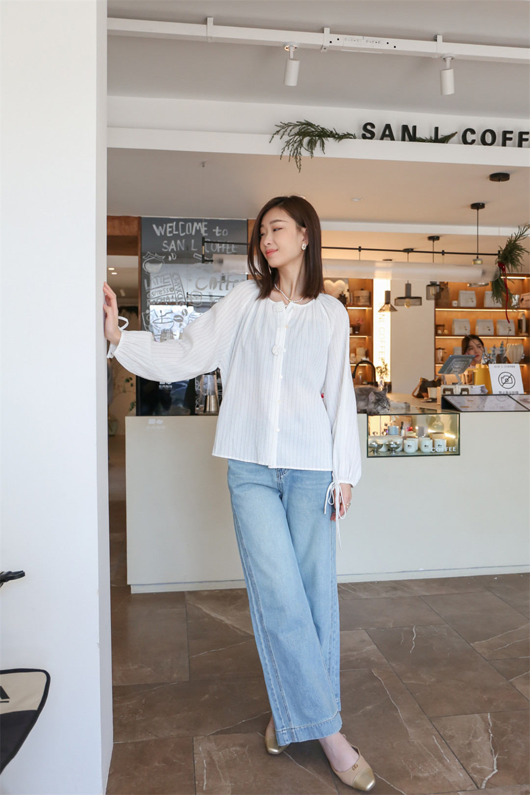 珲春市欧亚延百购物中心白月品牌女装店.jpg