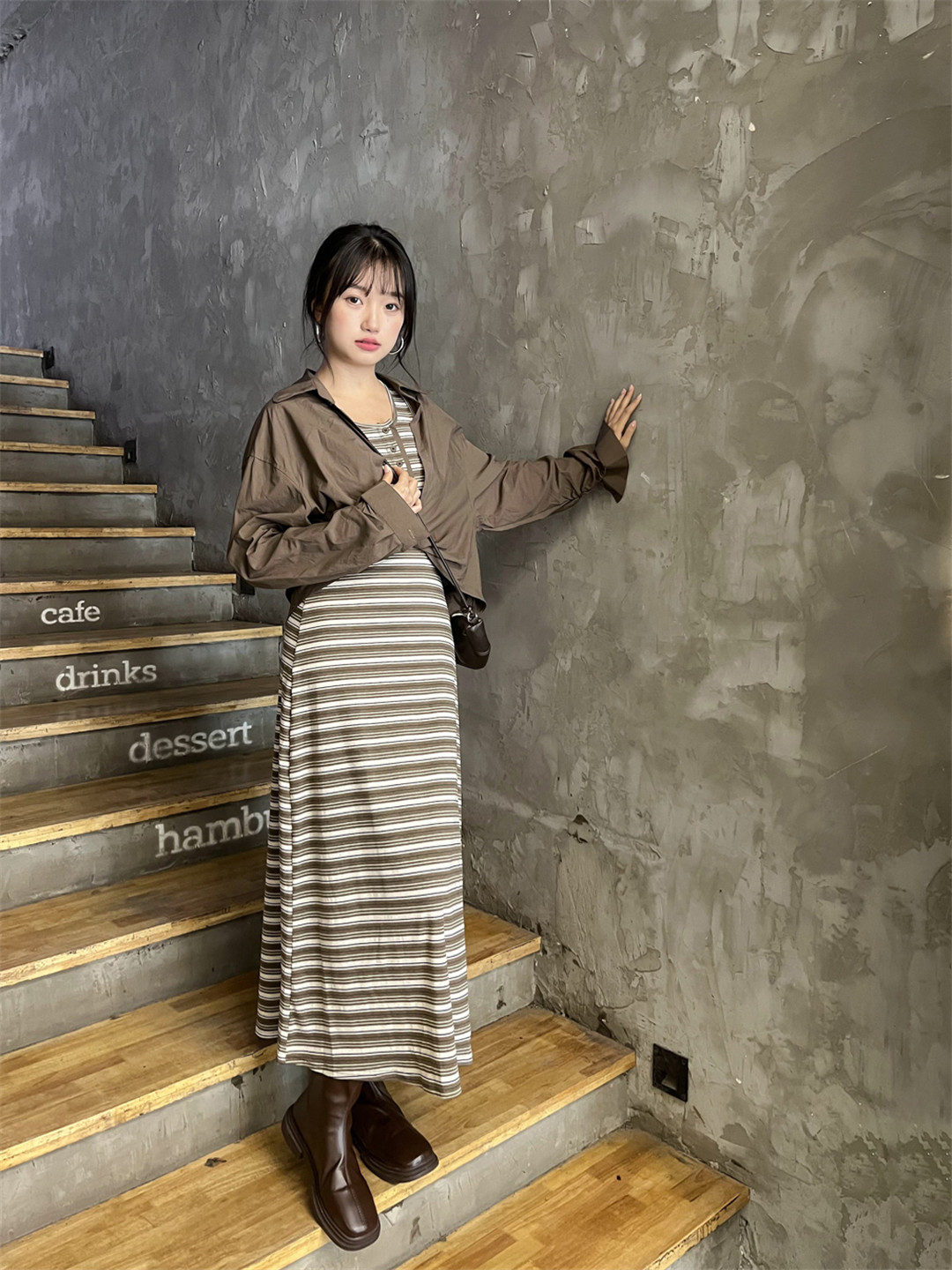 大连市中山区胜利广场千城女时装连锁店.jpg