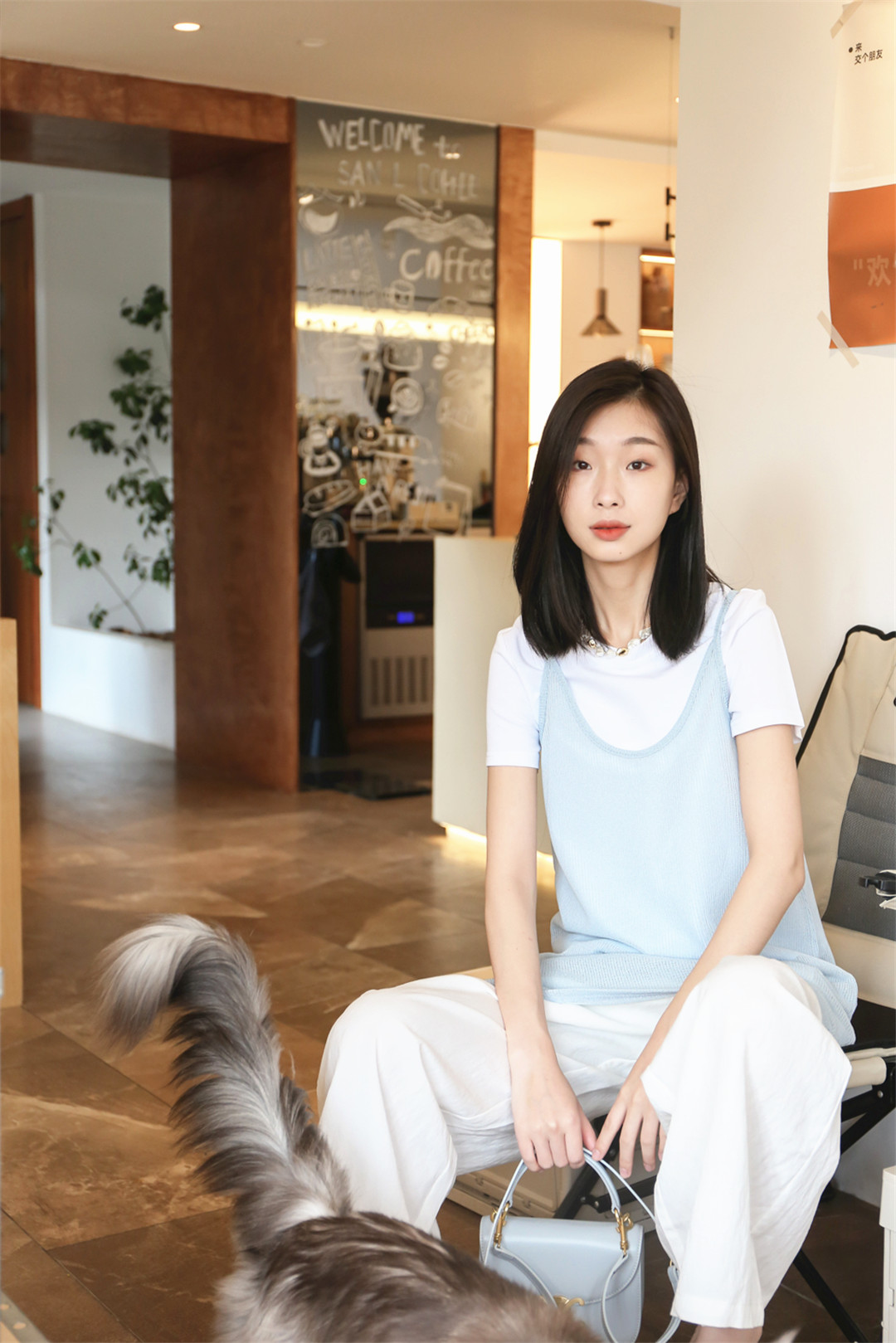 2025年白月女装的穿搭公式‌‌刚柔叠穿法则‌.jpg
