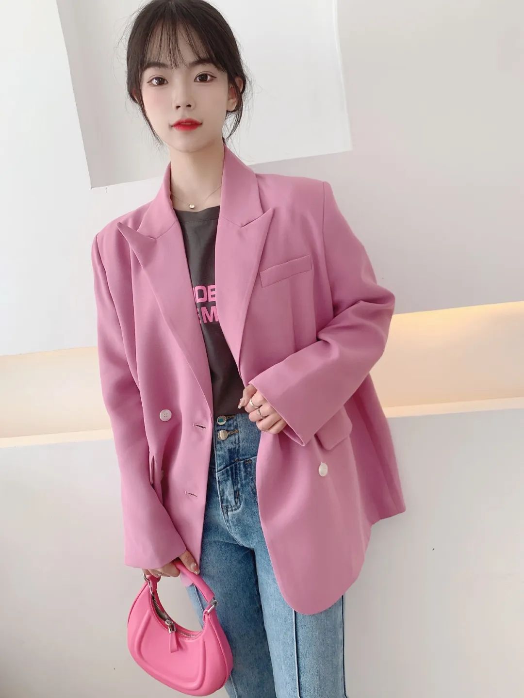 酒红色长西装配个性女装牛仔裤.jpg